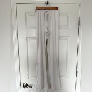 PRETTYLITTLETHING PLT WHITE FLARE‎ PANTS | SZ 8